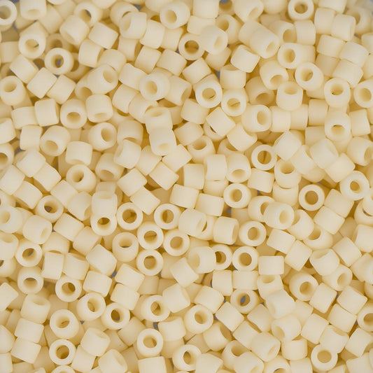 11/0 Perle Delica #0762 Crème Foncé Mat 5.2g