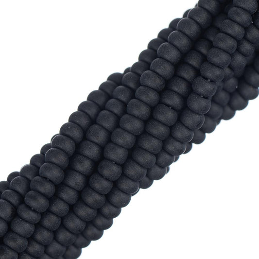 Perles de rocaille tchèques 11/0 #34943 Opaque noir mat 6 brins Hank