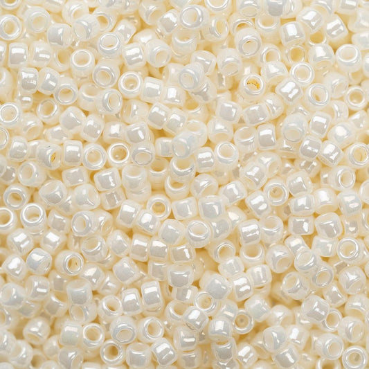 15/0 Perles de Rocailles Toho #122 Opaque Lustered Navajo Blanc Flacon de 8-9g