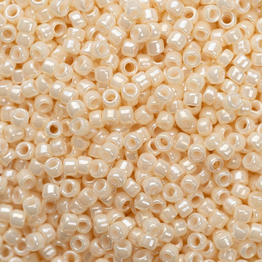 Perles de rocaille Toho 15/0 # 123 beige clair lustré opaque flacon de 8 à 9 g