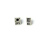 Perle en métal argenté antique de lettre de cube « E » chaque