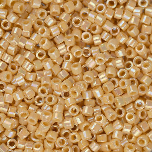 11/0 Delica Bead #1571 Ivoire Poire Opaque AB 5.2g