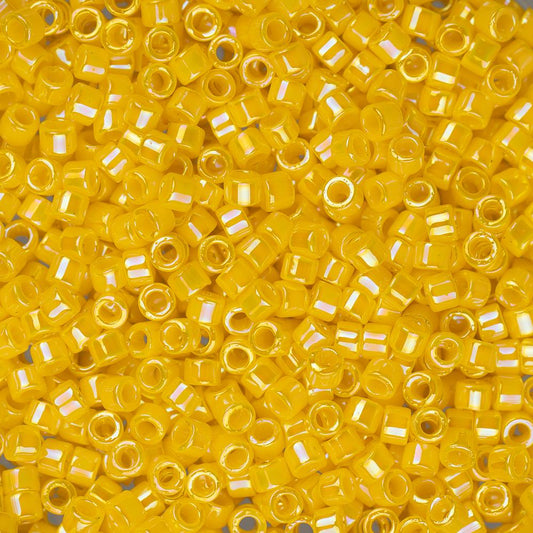 11/0 Perle Delica #1572 Jaune Foncé Canari Opaque AB 5.2g