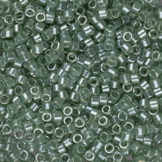 11/0 Perle Delica #1484 Mousse Vert Clair Lustre Transparent 5.2g